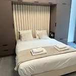 Monique Luxury Apartment